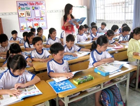 Thiếu giáo viên dạy tiếng Anh tiểu học