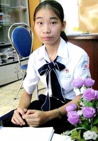 Cô bé bán sơ ri ước mơ làm bác sĩ