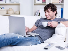 Laptop kết nối Internet bằng wi-fi gây hại cho tinh trùng