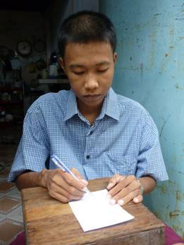 Trao tiền từ thiện