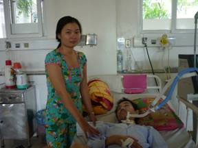 Trao tiền từ thiện