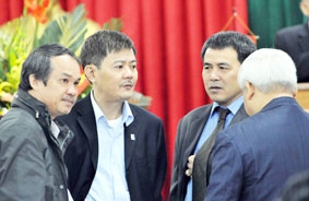 Ai chày, ai cối?