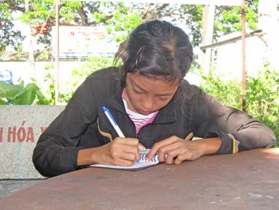 Trao tiền từ thiện