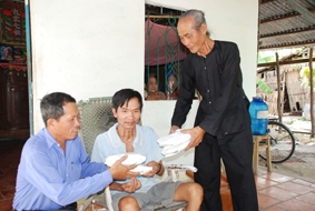 "Hãy giúp gia đình tôi vượt qua hoạn nạn"!