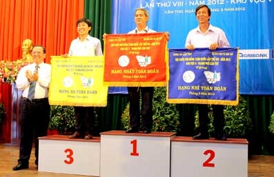 Đoàn thể thao Cần Thơ 
về Nhất toàn đoàn