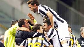 Juventus vô địch trước vòng đấu cuối