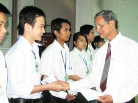 Cánh tay đắc lực cho sự nghiệp trồng người