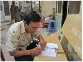 Trao tiền từ thiện