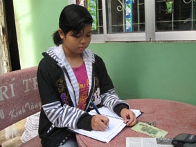 Trao tiền từ thiện