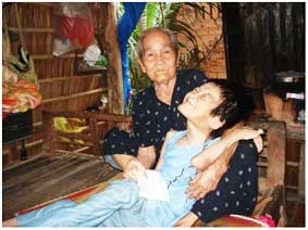 Trao tiền từ thiện