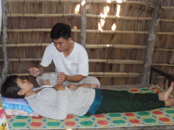 Xin hãy giúp đỡ mẹ con chị Chi!