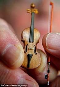 Đàn violon nhỏ nhất thế giới