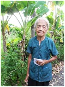 Trao tiền từ thiện