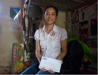 Trao tiền từ thiện