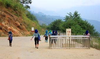 Tham quan cầu Thiên Sinh