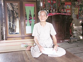 Trao tiền từ thiện