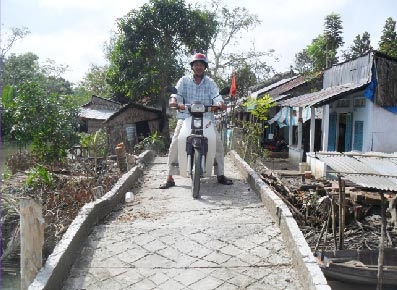 Người tích cực tham gia xây dựng giao thông  nông thôn