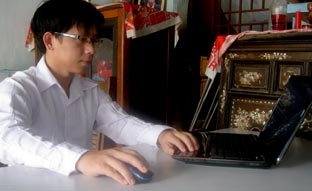 Người thầy khuyết tật giàu nghị lực