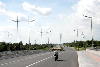 QUAN TÂM ĐẤU NỐI ĐÈN CHIẾU SÁNG CÔNG CỘNG 
VÀ HỆ THỐNG ĐÈN TÍN HIỆU GIAO THÔNG
