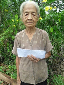 Trao tiền từ thiện