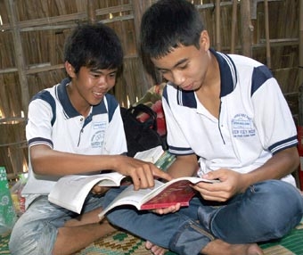 Chung Quốc Bảo - Vượt khó đến trường