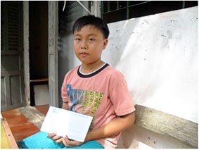 Trao tiền từ thiện