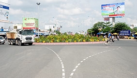 Xây dựng tháp hoa kết hợp với hệ thống chiếu sáng trang trí tại vòng xoay đường Nguyễn Văn Linh-30 Tháng 4