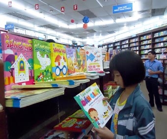 Sắm đồ dùng học tập cho bé