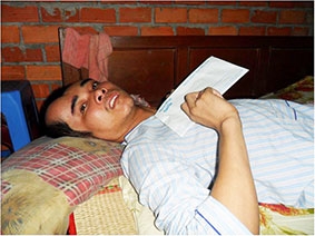 Trao tiền từ thiện