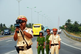Huy động lực lượng tuần tra, kiểm soát trật tự ATGT đường bộ và đường thủy nội địa
