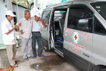 TĂNG CƯỜNG PHỐI HỢP TRONG XỬ LÝ  
Y TẾ ĐỂ GIẢM THIỆT HẠI TAI NẠN GIAO THÔNG