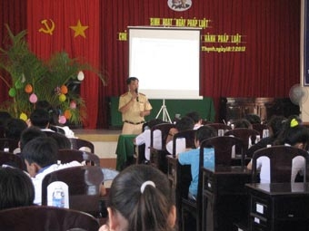 Chú trọng giáo dục Luật Giao thông đường bộ cho học sinh