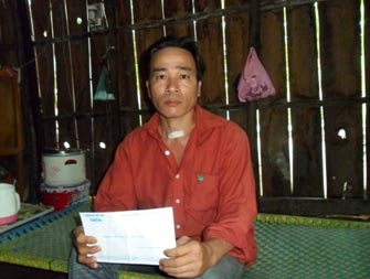 Trao tiền từ thiện