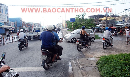 Xây dựng nút giao đầu tuyến tại giao lộ quốc lộ 1- 
đường Nguyễn Trãi, quận Cái Răng