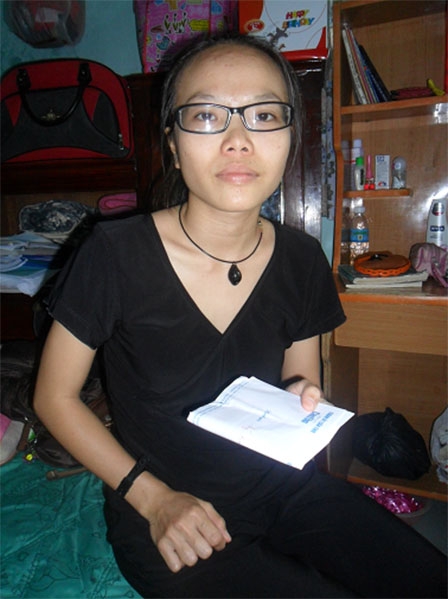 Trao tiền từ thiện