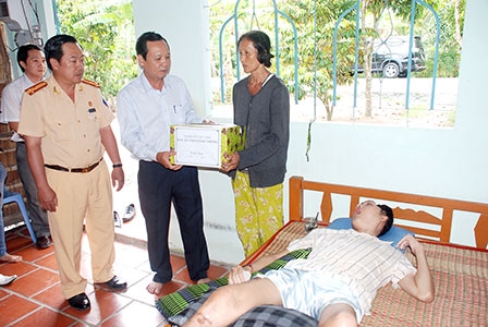 Tổ chức các hoạt động hưởng ứng  “Ngày thế giới 
tưởng niệm nạn nhân tử vong vì tai nạn giao thông”