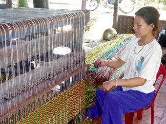 TRĂM NĂM 
CHIẾU LÁC ĐỊNH YÊN