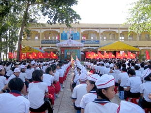 Trường THCS thị trấn Thạnh An vinh dự đón nhận
danh hiệu trường đạt chuẩn quốc gia