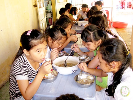 Chú trọng dinh dưỡng bữa ăn bán trú