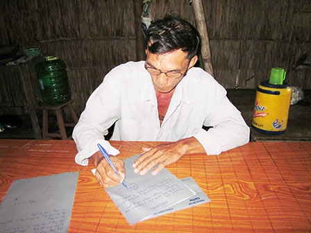 Trao tiền từ thiện