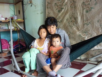 Trao tiền từ thiện