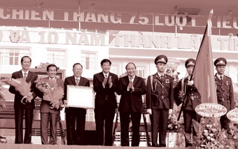 LONG TRỌNG TỔ CHỨC LỄ KỶ NIỆM 40 NĂM CHIẾN THẮNG 75 LƯỢT TIỂU ĐOÀN ĐỊCH CỦA QUÂN, DÂN KHU 9 VÀ 10 NĂM THÀNH LẬP TỈNH HẬU GIANG