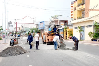CÁC CƠ QUAN QUẢN LÝ ĐƯỜNG BỘ TẠM NGƯNG VIỆC CẤP PHÉP THI CÔNG CÁC CÔNG TRÌNH THIẾT YẾU TRONG PHẠM VI ĐẤT DÀNH CHO ĐƯỜNG BỘ