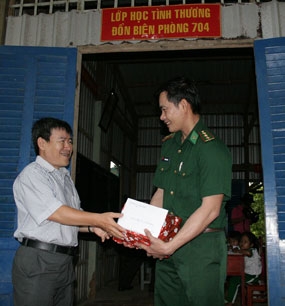 KẾT THÚC TỐT ĐẸP CHUYẾN THĂM VÀ CHÚC TẾT
CÁN BỘ, CHIẾN SĨ VÙNG 5 HẢI QUÂN