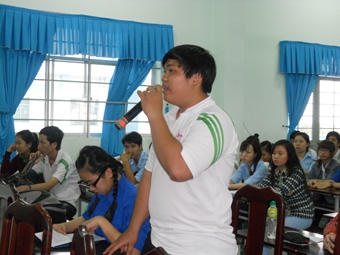 Mỗi sinh viên là tuyên truyền viên về an toàn giao thông