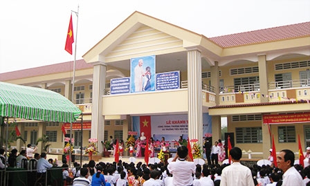 Hoàn thiện cơ sở vật chất, nâng cao chất lượng giáo dục