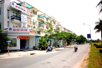Thách thức đô thị hóa và công nghiệp hóa
nhìn từ sự phát triển của TP Cần Thơ