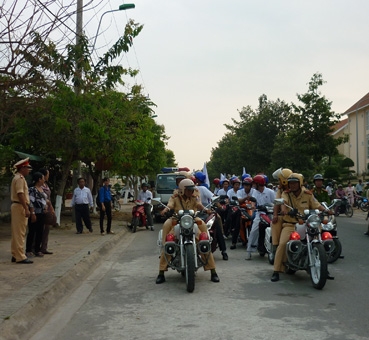 VẬN ĐỘNG TOÀN DÂN THAM GIA ĐẢM BẢO TRẬT TỰ AN TOÀN GIAO THÔNG