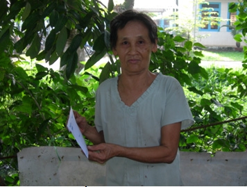 Trao tiền từ thiện
