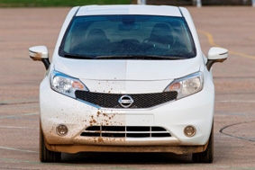 Nissan có “xe tự làm sạch” 
đầu tiên nhờ sơn Ultra-Ever Dry
